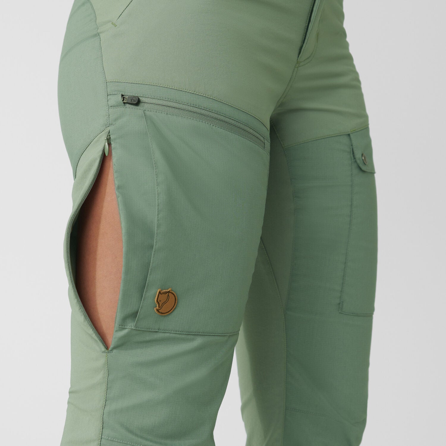 branded women trousers with big pockets